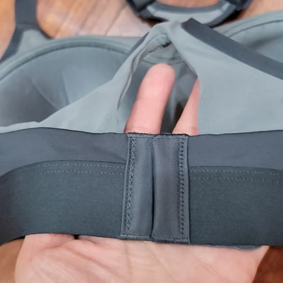 NWT size 36B Brooks sports bra - Picture 7 of 11